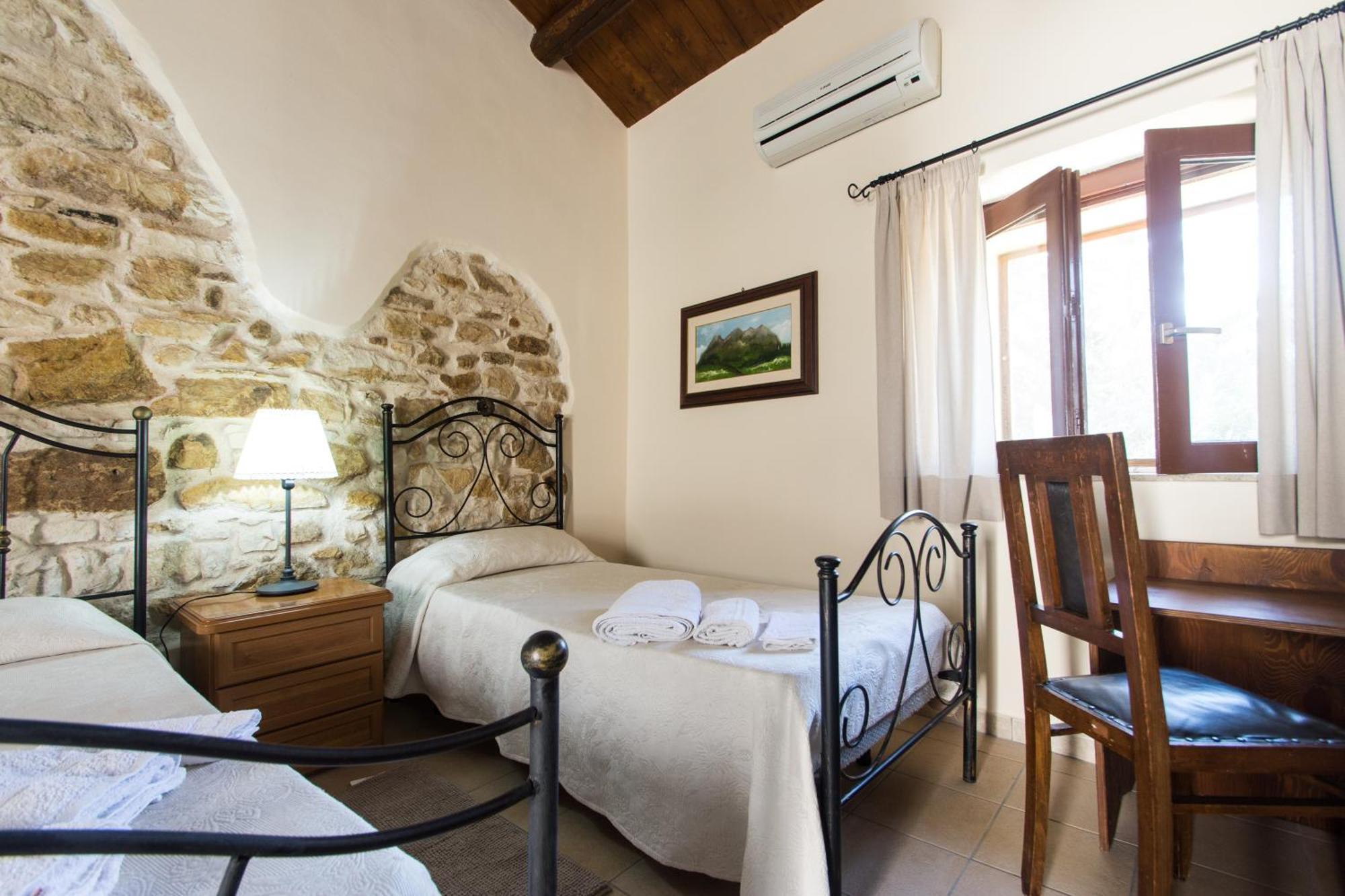 Passamonte & Farm stay Chiaramonte Gulfi