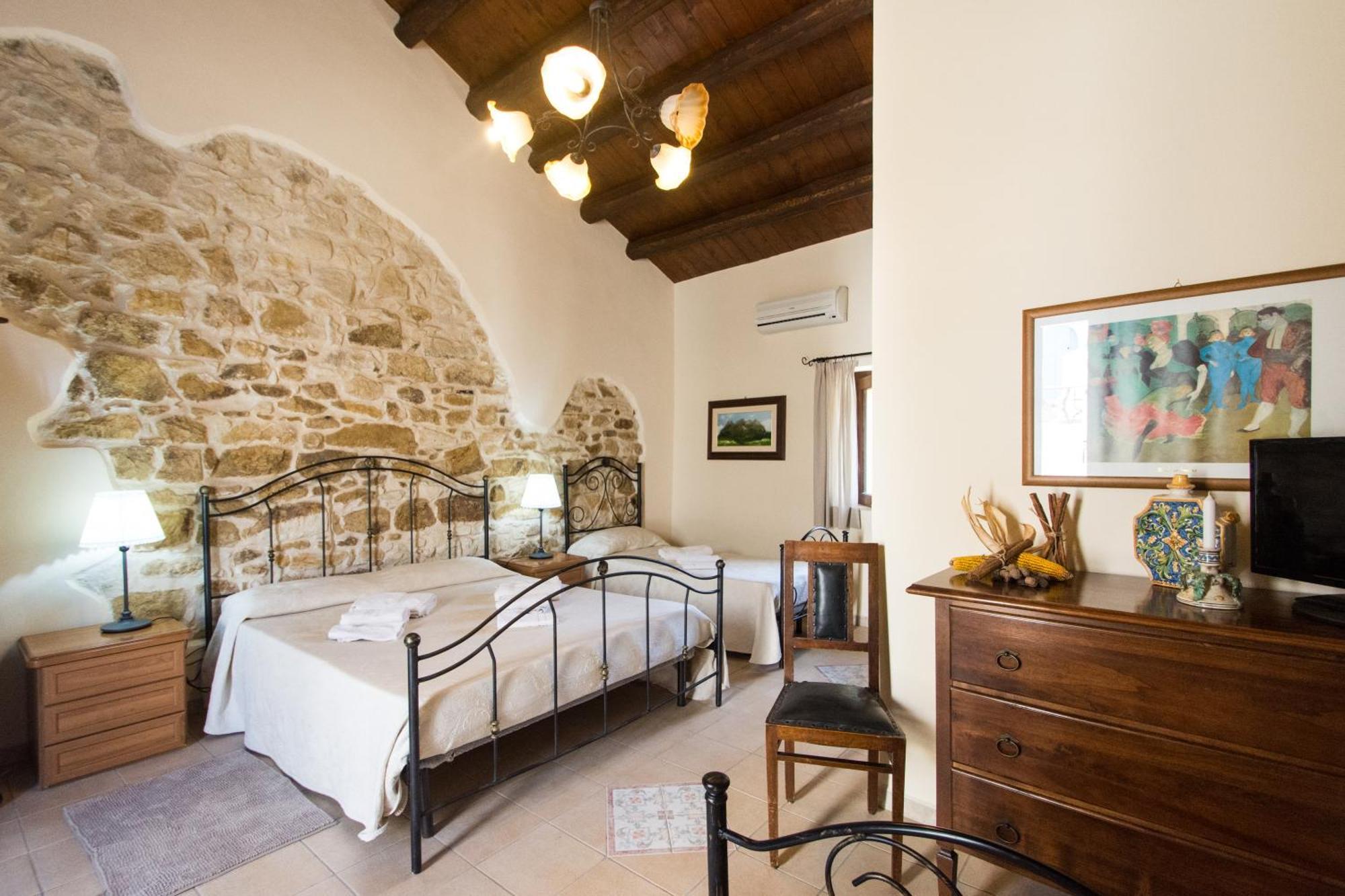 Passamonte & Farm stay Chiaramonte Gulfi